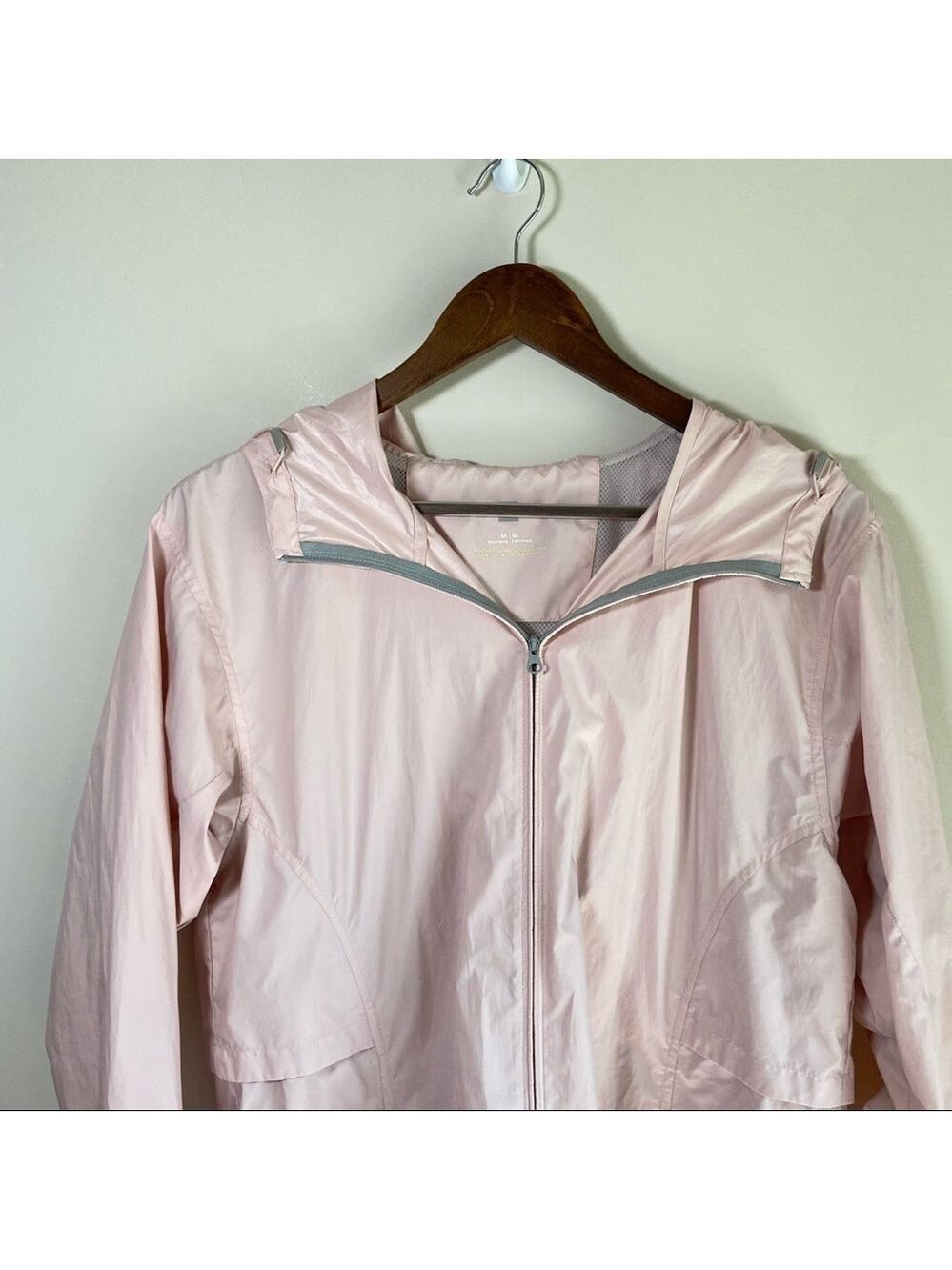 MEC Travel Light Jacket Hooded Rain Jacket Powder Rose Medium - Picture 9 of 11
